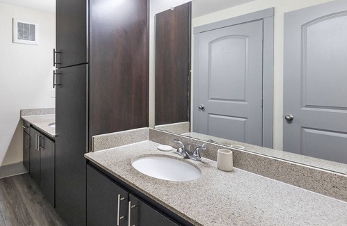 Lake Highlands Apartment | Modern Apartment in Prime Location (ID8114X76)