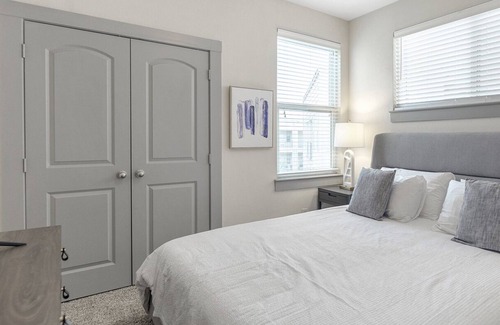 Lake Highlands Apartment | Modern Apartment in Prime Location (ID8114X76)