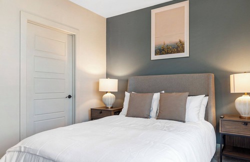 Kessler Apartment | Modern Apartment in Prime Location (ID8282X55)