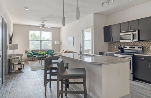 Lake Highlands Apartment | Modern Apartment in Prime Location (ID1384X902)