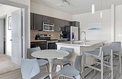 Lake Highlands Apartment | Modern Apartment in Prime Location (ID1384X902)