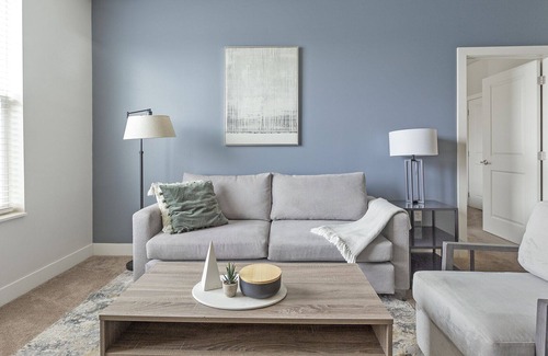 Toledo Apartment | Modern Apartment in Prime Location (ID8146X6)