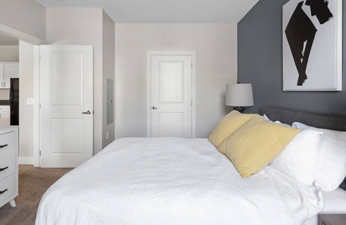 Toledo Apartment | Modern Apartment in Prime Location (ID1358X328)