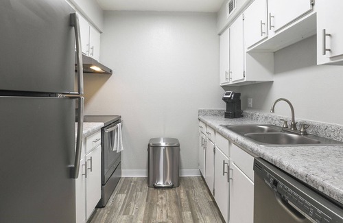 Tucson Apartment | Modern Apartment in Prime Location (ID9969X04)