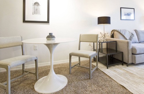 Highpoint Apartment | Modern Apartment in Prime Location (ID8280X63)