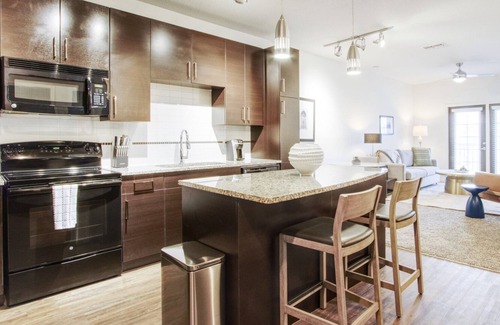 Highpoint Apartment | Modern Apartment in Prime Location (ID8280X63)