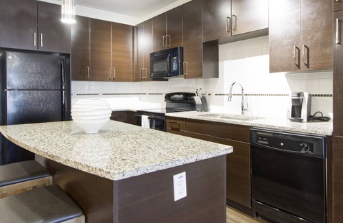 Highpoint Apartment | Modern Apartment in Prime Location (ID8280X63)