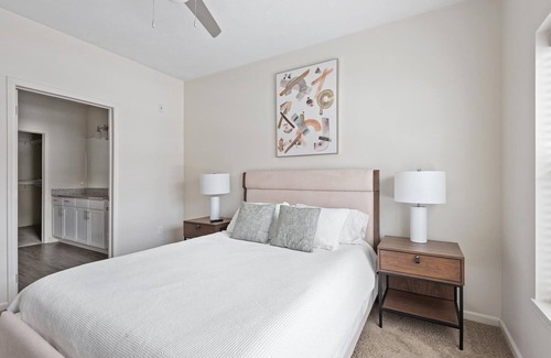 Dundee-Happy Hollow Historic District Apartment | Modern Apartment in Prime Location (ID7435X07)