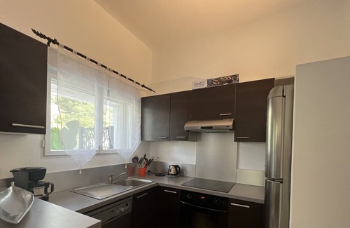 Le Boulou Apartment | Modern apartment in residential area with shared pool