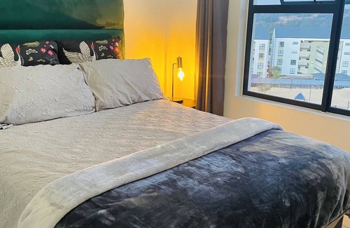 Greater Johannesburg Metropolitan Area Apartment | Modern apartment in Sandton. Located in a secure estate, with balcony views.