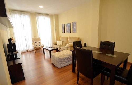 Centro Apartment | Modern apartment in Sol-Gran Vía with balcony
