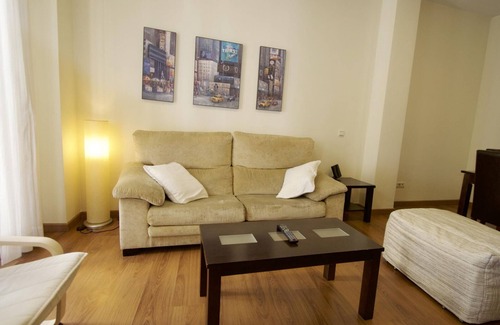 Centro Apartment | Modern apartment in Sol-Gran Vía with balcony