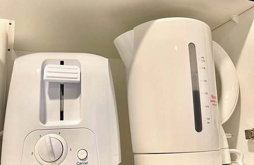 Newton Apartment | Modern apartment in the city centre, Queen Street, Auckland, with Sky Tower view