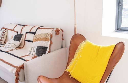 Chartrons Apartment | Modern Apartment in the Heart of Chartrons