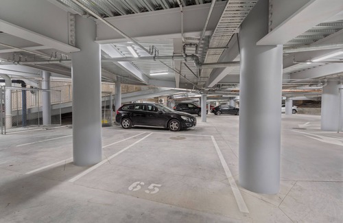 Newton Apartment | Modern Apartment in the Heart of the City with Free Parking