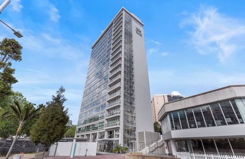 Newton Apartment | Modern Apartment in the Heart of the City with Free Parking