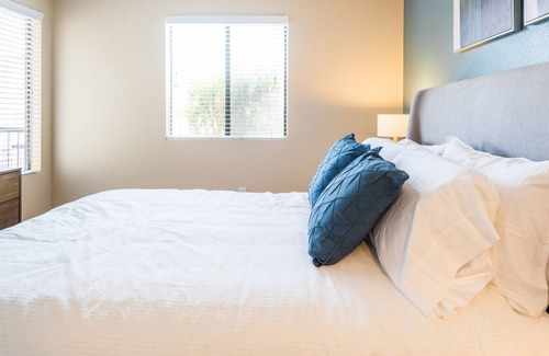 Albuquerque Apartment | Modern Apartment in Prime Location (ID7446X96)