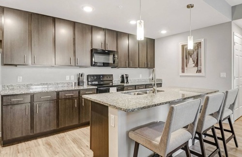 Trafalgar Apartment | Modern Apartment in Prime Location (ID8394X24)