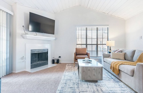 Fort Worth Apartment | Modern Apartment in Prime Location (ID2677X39)