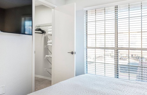 Fort Worth Apartment | Modern Apartment in Prime Location (ID2677X39)