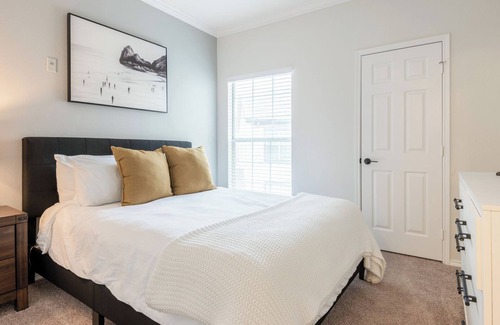 Fort Worth Apartment | Modern Apartment in Prime Location (ID2679X34)