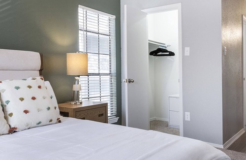 Fort Worth Apartment | Modern Apartment in Prime Location (ID8521X55)