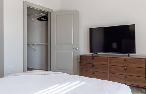 Georgetown Apartment | Modern Apartment in Prime Location (ID7009X57)