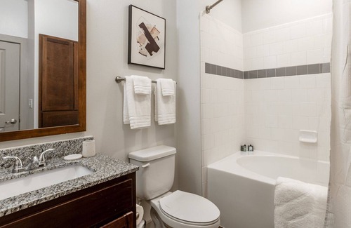 Georgetown Apartment | Modern Apartment in Prime Location (ID7009X57)