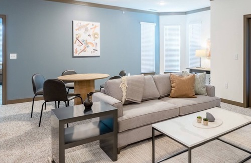 Middletown Apartment | Modern Apartment in Prime Location (ID6605X81)