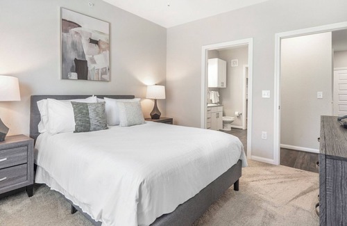 Stone Oak Apartment | Modern Apartment in Prime Location (ID7293)