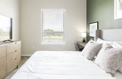 Stone Oak Apartment | Modern Apartment in Prime Location (ID7297)