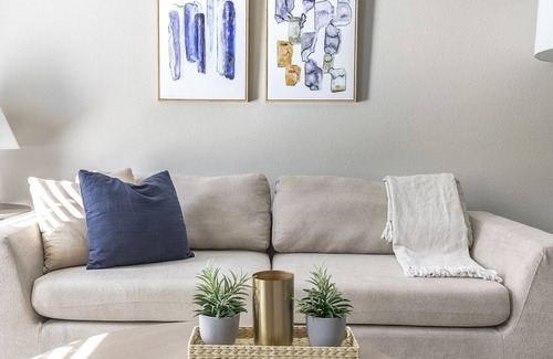Stone Oak Apartment | Modern Apartment in Prime Location (ID8966X34)