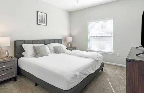 Stone Oak Apartment | Modern Apartment in Prime Location (ID7292)