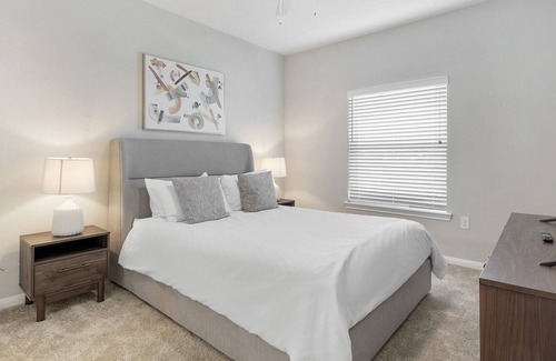 Stone Oak Apartment | Modern Apartment in Prime Location (ID7253X29)