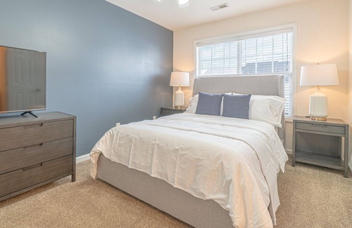 Spring Hill Apartment | Modern Apartment in Prime Location (ID7689X22)