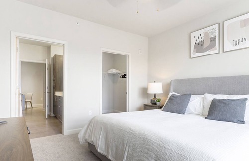 Wake Forest Apartment | Modern Apartment in Prime Location (ID9271X08)