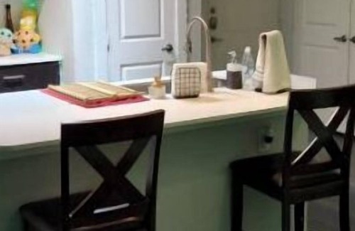 Hunter's Chase Apartment | Modern Apartment N. Austin w/adjustable bed! :D