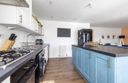 Slateford Apartment | Modern apartment near Saughton Rose Gardens
