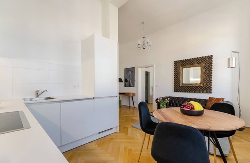 Weißgerber Apartment | Modern apartment near city center & Wien Mitte