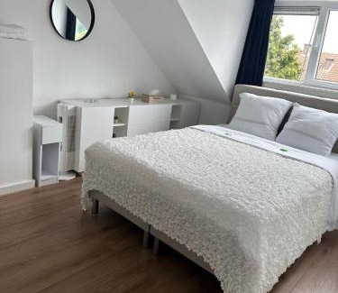 Carnisse Apartment | Modern Apartment near Rotterdam Central