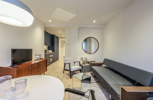 Puerta del Angel Apartment | Modern apartment near the Royal Palace 04