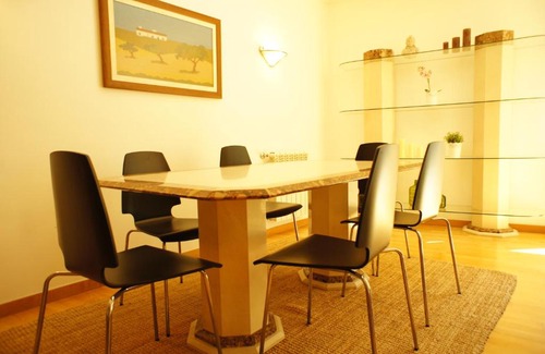 Alcantara Apartment | Modern Apartment near the Bridge