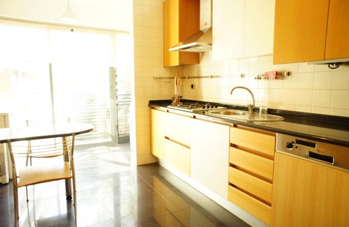 Alcantara Apartment | Modern Apartment near the Bridge