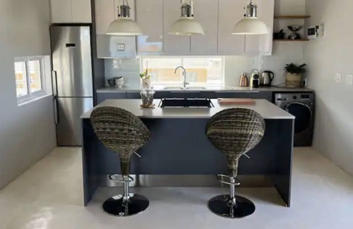 Sandbaai Apartment | Modern apartment near the beach