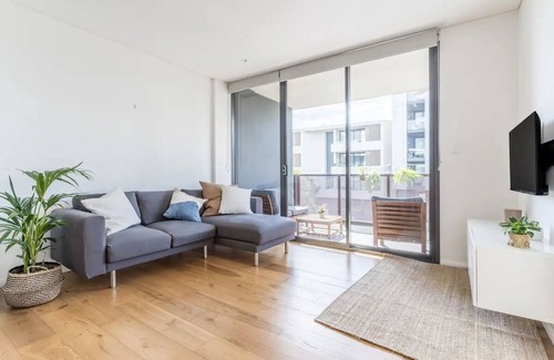 Mortlake Apartment | Modern apartment nearby the river - Free parking