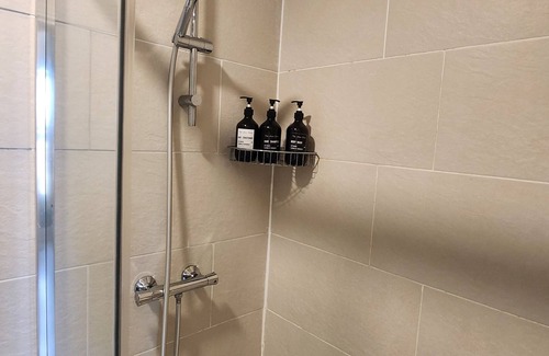 Cathall Apartment | Modern apartment one minute walk from tube station London,near Stratford