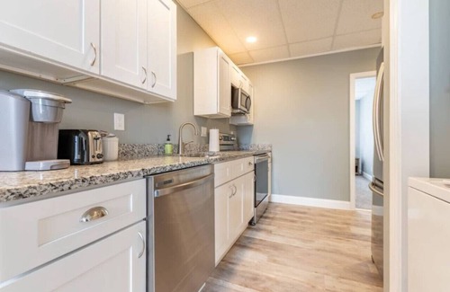 Orono House | Modern Apartment| Peaceful Community