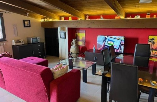 Formia Apartment | MODERN APARTMENT SURROUNDED BY GREENERY BUT A STONE'S THROW FROM THE SEA AND MOUNTAINS