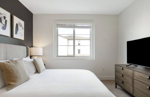 Mira Loma Apartment | Modern Apartment in Prime Location (ID1018X984)