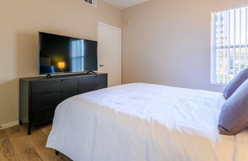 Rhodes Ranch Apartment | Modern Apartment in Prime Location (ID6172X20)